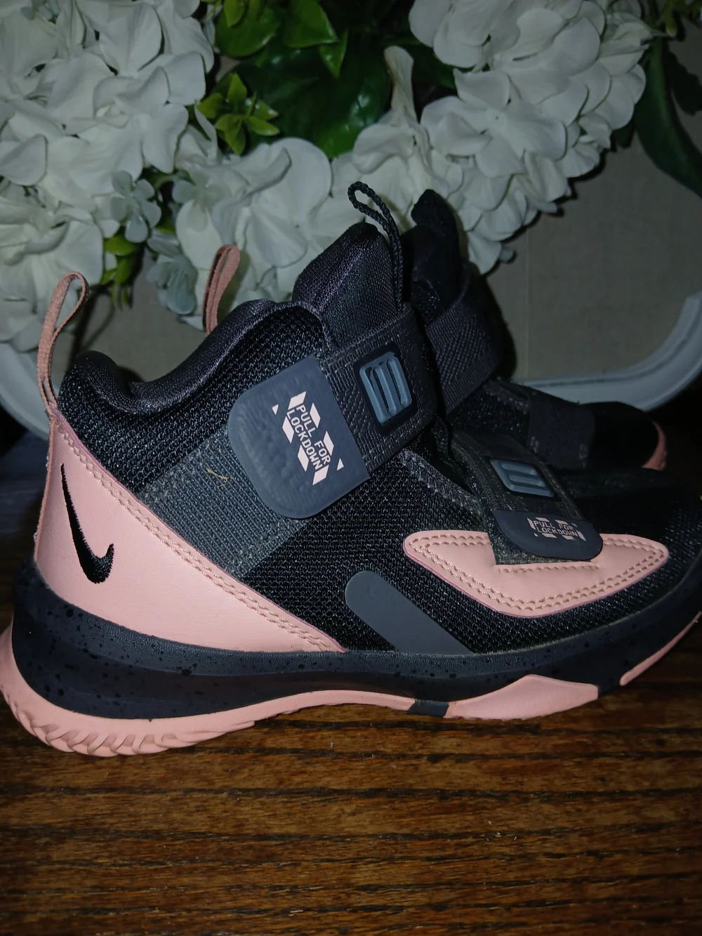 Nike--LEBRON JAMES Soldier 13 Midnight Black Bleached Coral
